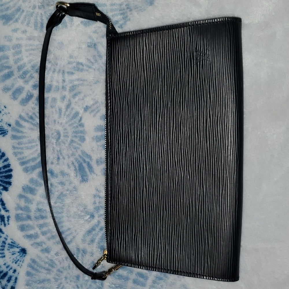 Louis Vuitton Noir Epi Leather Pochette